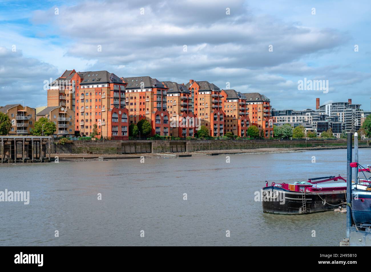 Modern residence facing river Thames, in Sands End, Fulham, London. Stock Photo