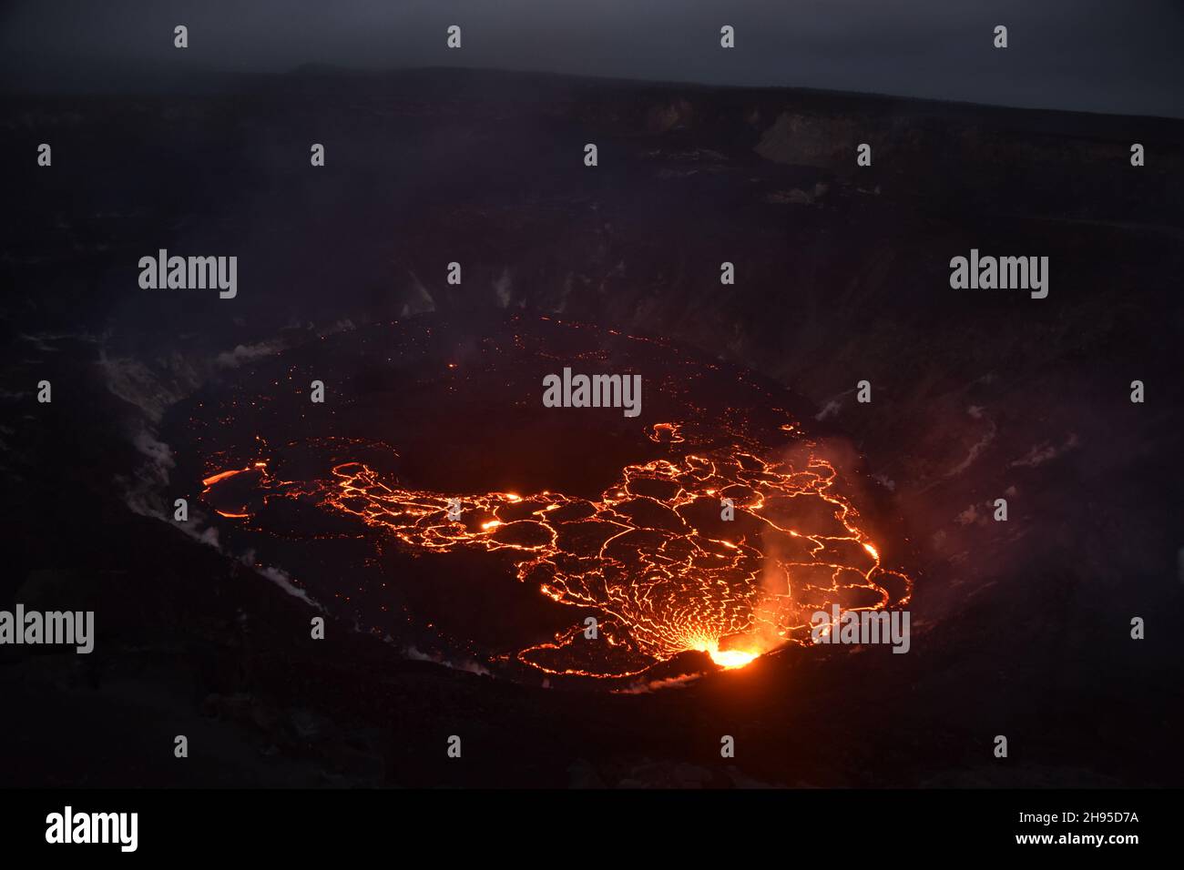 Kapoho, United States of America. 10 October, 2021. Glowing lava fountains out of the west vent on the base and west wall of Halemaumau, at Kilauea summit inside Hawaii Volcanoes National Park, October 10, 2021 in Kapok, Hawaii. Lava fountaining at multiple fissure locations on the base and west wall of the crater continued, and a lava lake is growing within the volcanic crater.  Credit: Brett Carr/USGS/Alamy Live News Stock Photo