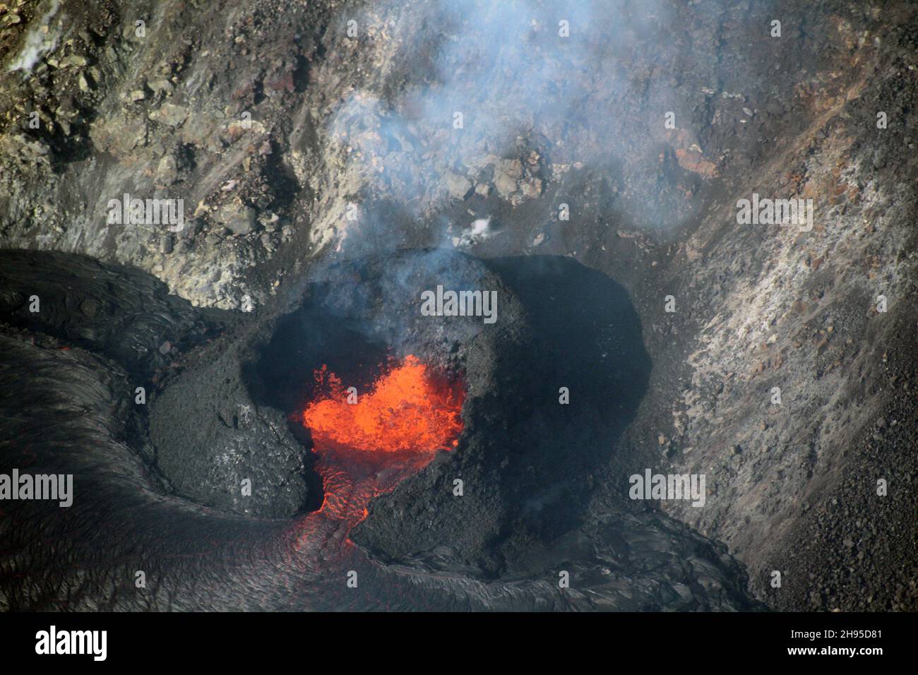 Kapoho, United States of America. 15 October, 2021. A view of the west vent during the eruption within Halemaumau, at Kilauea summit within Hawaii Volcanoes National Park, October 15, 2021 in Kapok, Hawaii. Lava fountaining at multiple fissure locations on the base and west wall of the crater continued, and a lava lake is growing within the volcanic crater.  Credit: Natalia Deligne/USGS/Alamy Live News Stock Photo