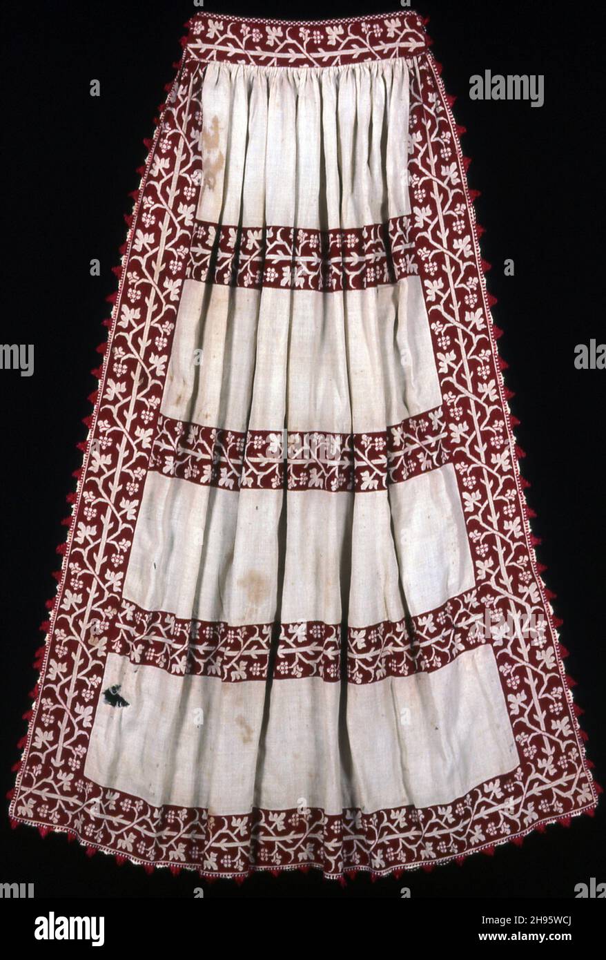 Black edged white apron hi-res stock photography and images - Alamy