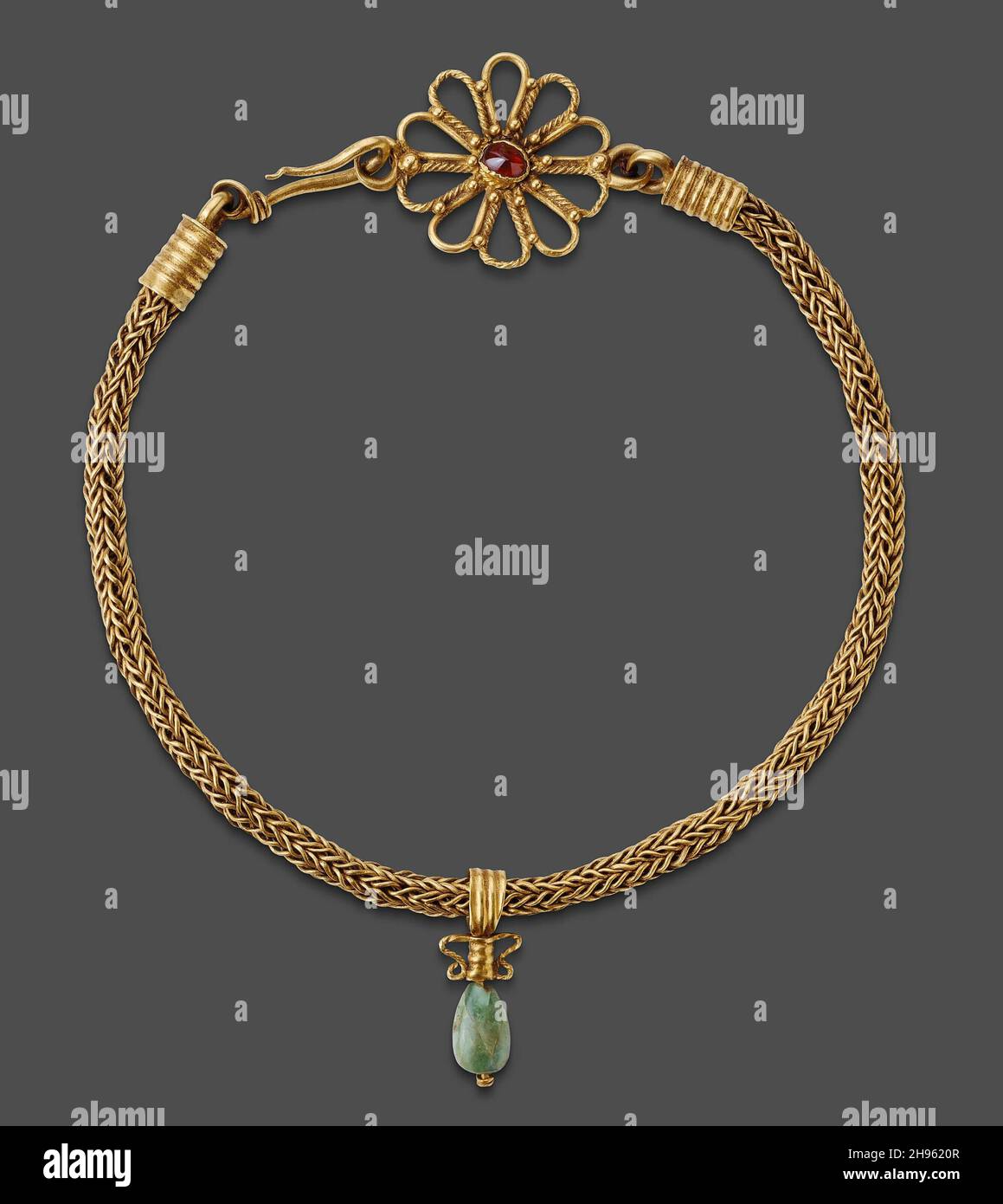 Emerald gold jewellery hires stock photography and images Alamy