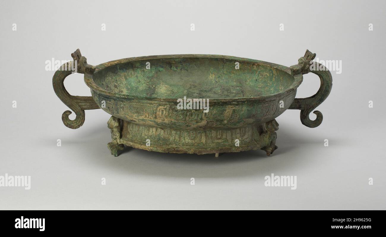 Basin, Western Zhou dynasty ( 1046-771 BC ), 9th/7th century B.C. Stock Photo
