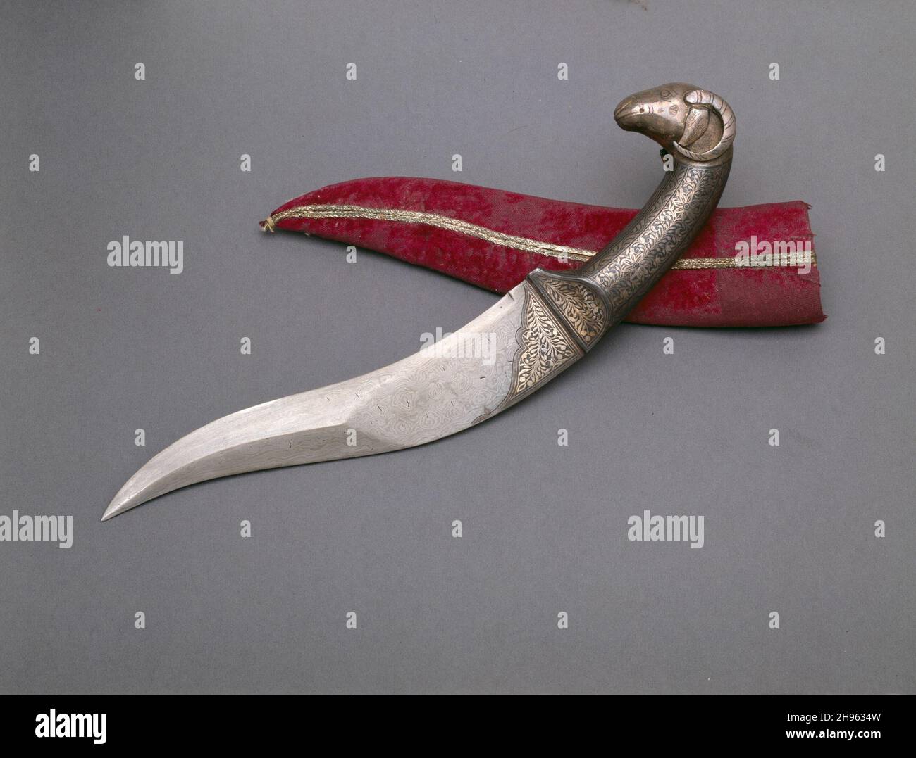Curved Dagger (Khanjar) with RamHead Pommel, 17th/18th century Stock
