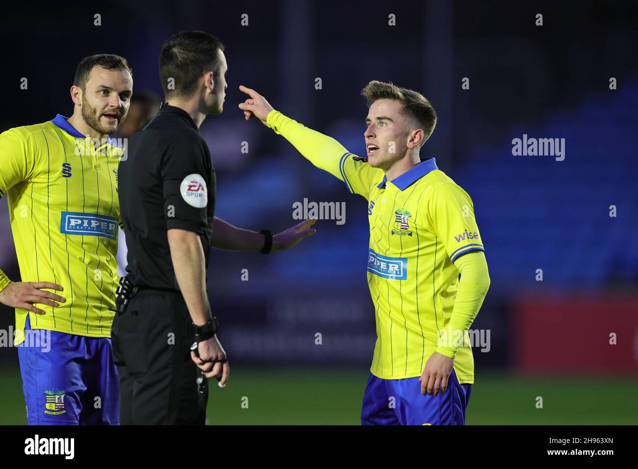 SOLIHULL, ENGLAND. DECEMBER 4TH 2021. Joe Sbarra of Solihull Moors talks to match referee Lewis Smith during the Vanarama National League match between Solihull Moors and Woking FC at the Armco Stadium, Solihull on Saturday 4th December 2021. (Credit: James Holyoak/Alamy Live News) Stock Photo