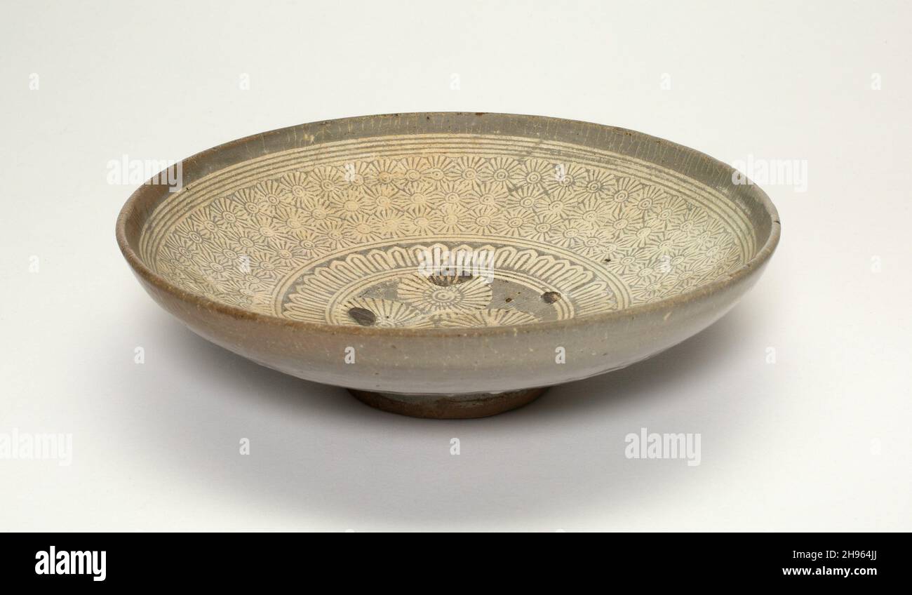 Bowl with Chrysanthemum Flower Heads, Korea, Joeson dynasty (1392-1910), 15th century. Stock Photo