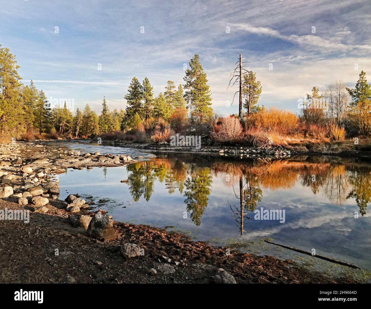 A section of river just upstream from Dillon Falls on the Deschutes ...