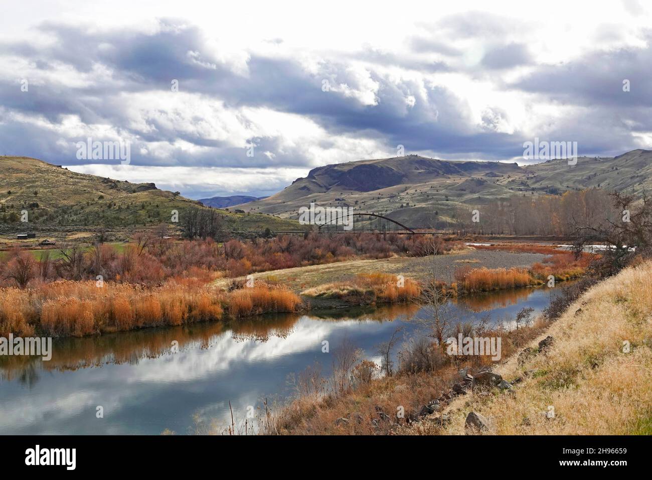 The John Day River near Clarno, Oregon, in the high desert region of central Oregon. Stock Photo
