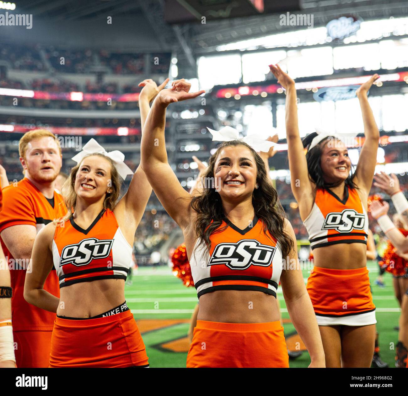 Osu cheerleaders hi-res stock photography and images - Alamy