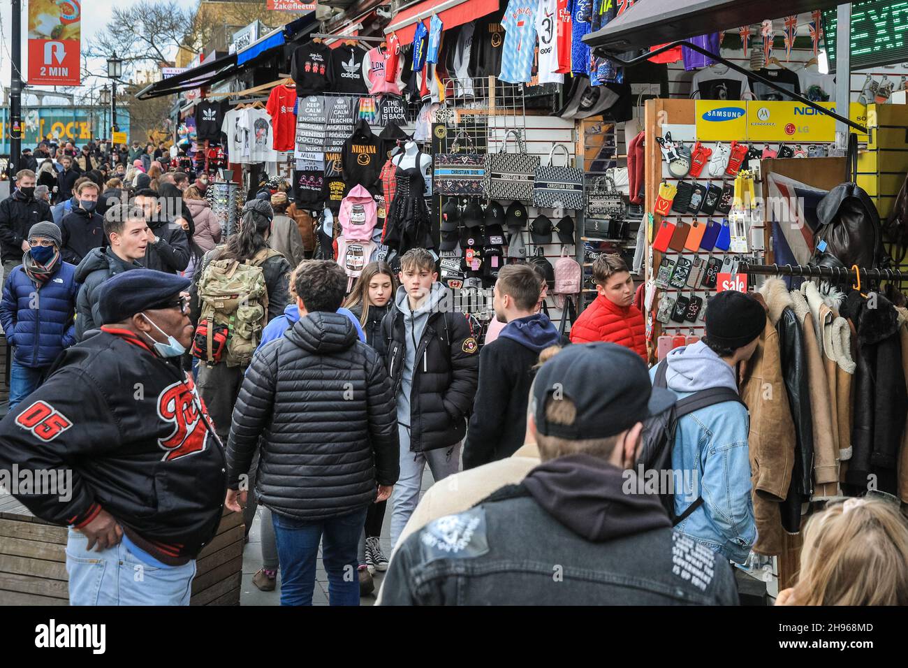 London, UK. 4th Dec, 2021. Camden High Street and Camden Market are busy, with visitors and shoppers crowding into shops, indoor and outdoor food outlets and along the stalls, with little visible mitigation to practice social distancing so far and indoor mask wearing apparently not strictly enfornced. Credit: Imageplotter/Alamy Live News Stock Photo