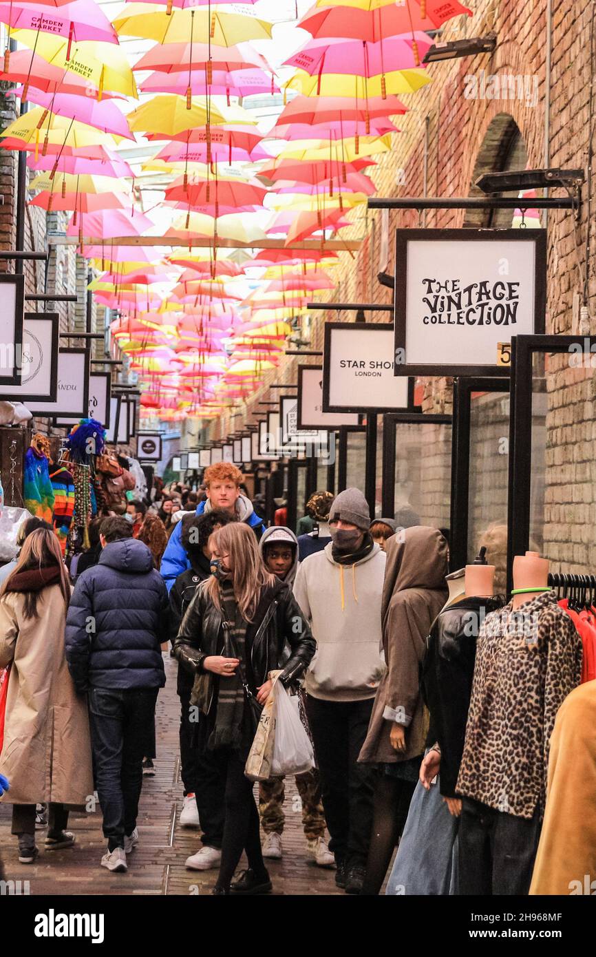 London, UK. 4th Dec, 2021. Camden High Street and Camden Market are busy, with visitors and shoppers crowding into shops, indoor and outdoor food outlets and along the stalls, with little visible mitigation to practice social distancing so far and indoor mask wearing apparently not strictly enfornced. Credit: Imageplotter/Alamy Live News Stock Photo