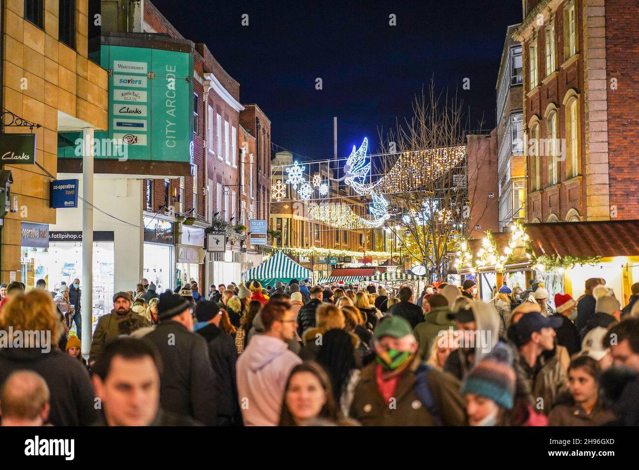 Worcester, UK. 4th December, 2021. Worcester Victorian Christmas Fayre ...