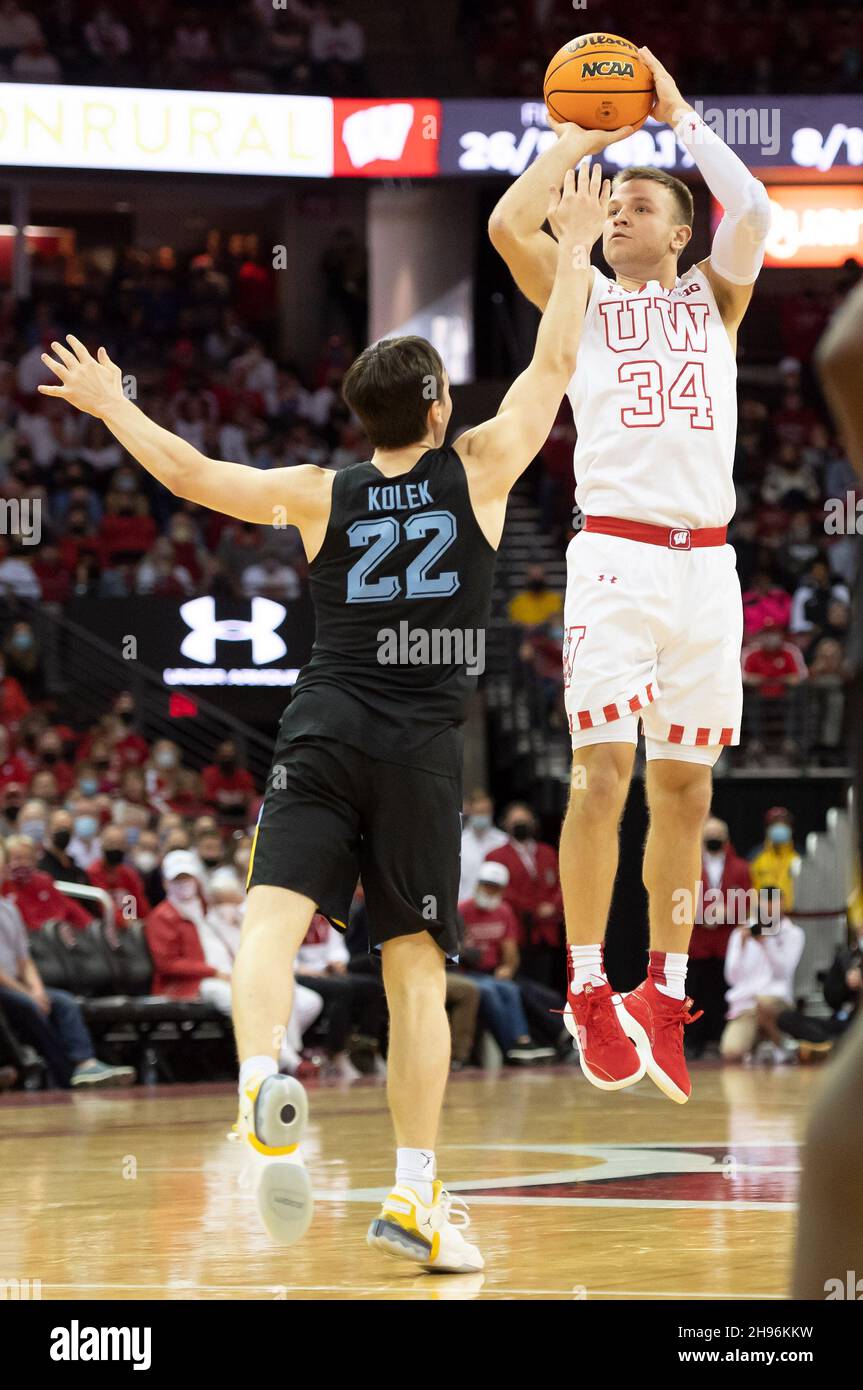 Madison, WI, USA. 4th Dec, 2021. Wisconsin Badgers guard Brad Davison #34 shoots over Marquette Golden Eagles guard Tyler Kolek #22 during NCAA basketball game between the Marquette Golden Eagles and the Wisconsin Badgers at Kohl Center in Madison, WI. Wisconsin defeated Marquette 89-76. Kirsten Schmitt/CSM/Alamy Live News Stock Photo