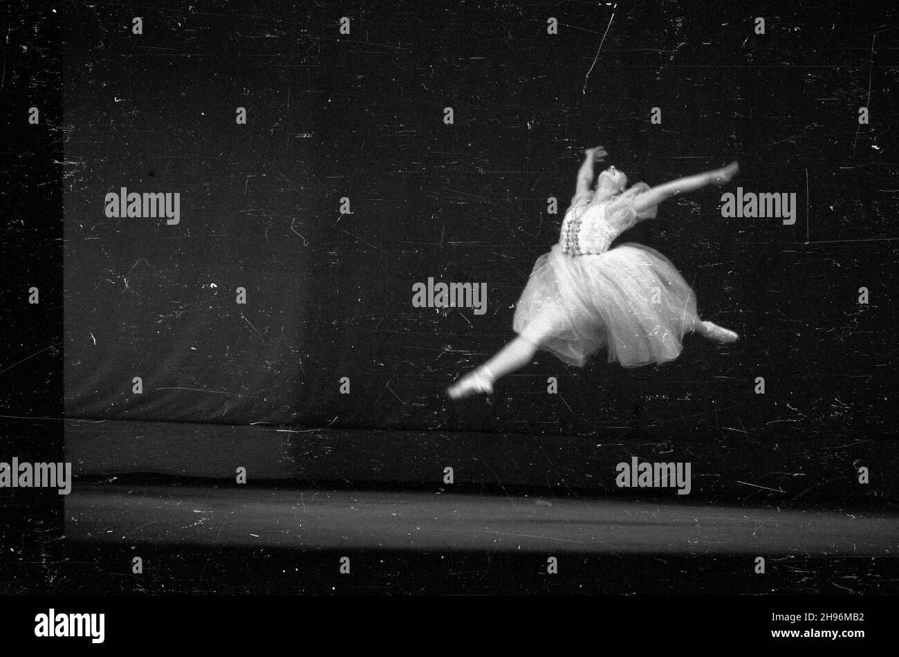 Warszawa, 1947-08-30. Wystêpy tancerzy radzieckich w Teatrze Wielkim. bb/mgs  PAP      Warsaw, Aug. 30, 1947. Performance of Soviet dancers in the Grand Theatre.   bb/mgs  PAP Stock Photo