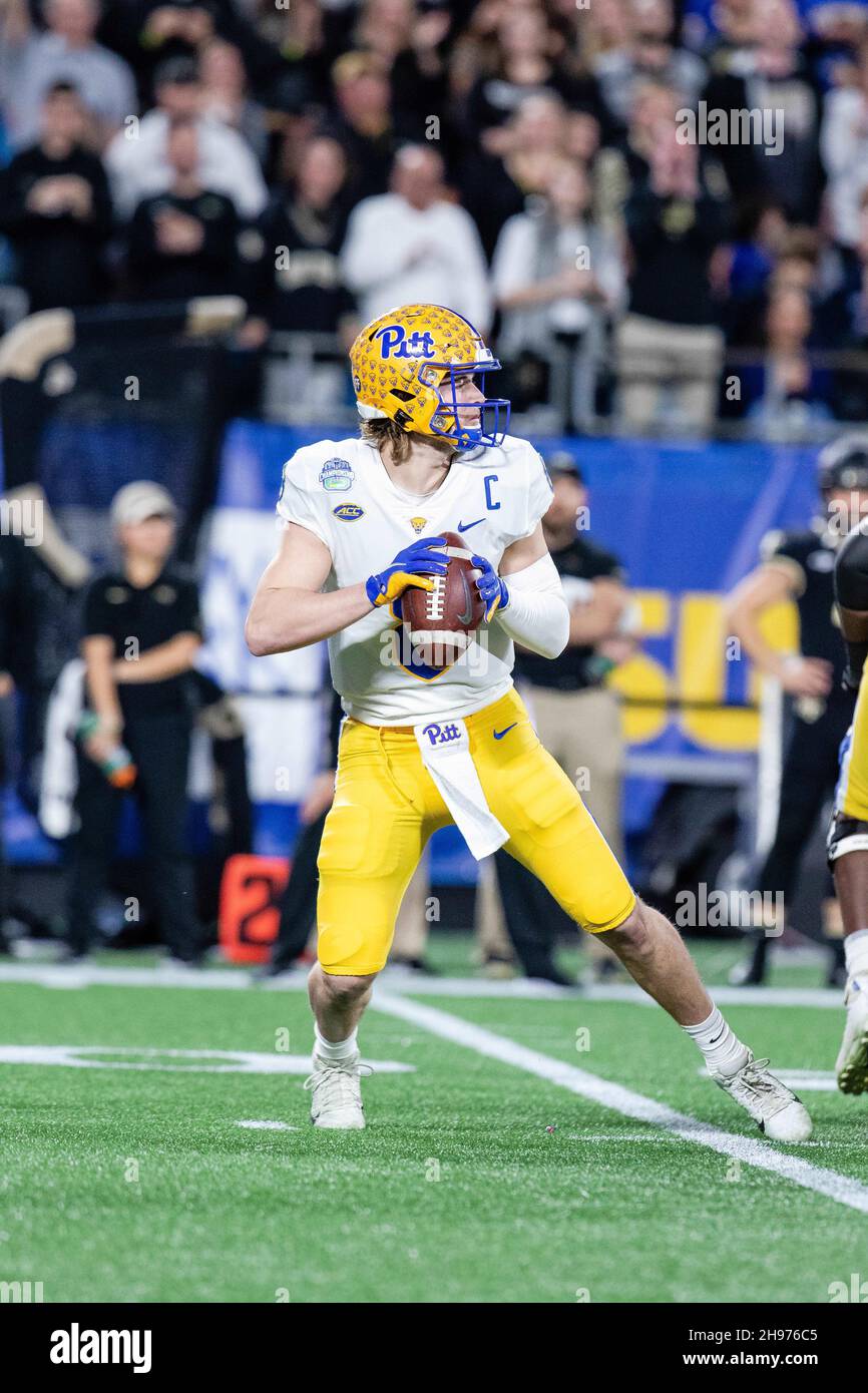 Charlotte, NC, USA. 4th Dec, 2021. Pittsburgh Panthers quarterback
