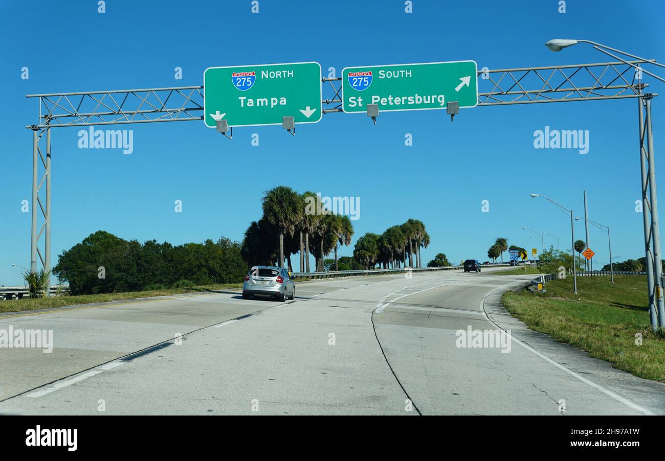 Florida, U.S.A - November 7, 2021 - The view of the traffic on Interstate 275 split towards Tampa and St Petersburg Stock Photo