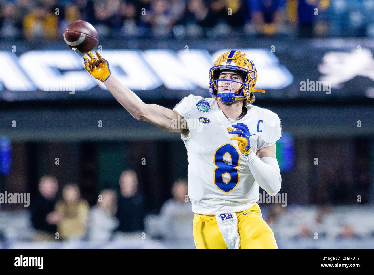 Charlotte, NC, USA. 4th Dec, 2021. Pittsburgh Panthers quarterback