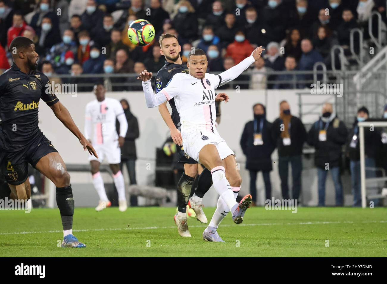 Kylian Mbappe 7 PSG during the French championship Ligue 1 football match between RC Lens and Paris Saint-Germain on December 4, 2021 at Bollaert-Delelis stadium in Lens, France - Photo: Laurent Sanson/DPPI/LiveMedia Stock Photo