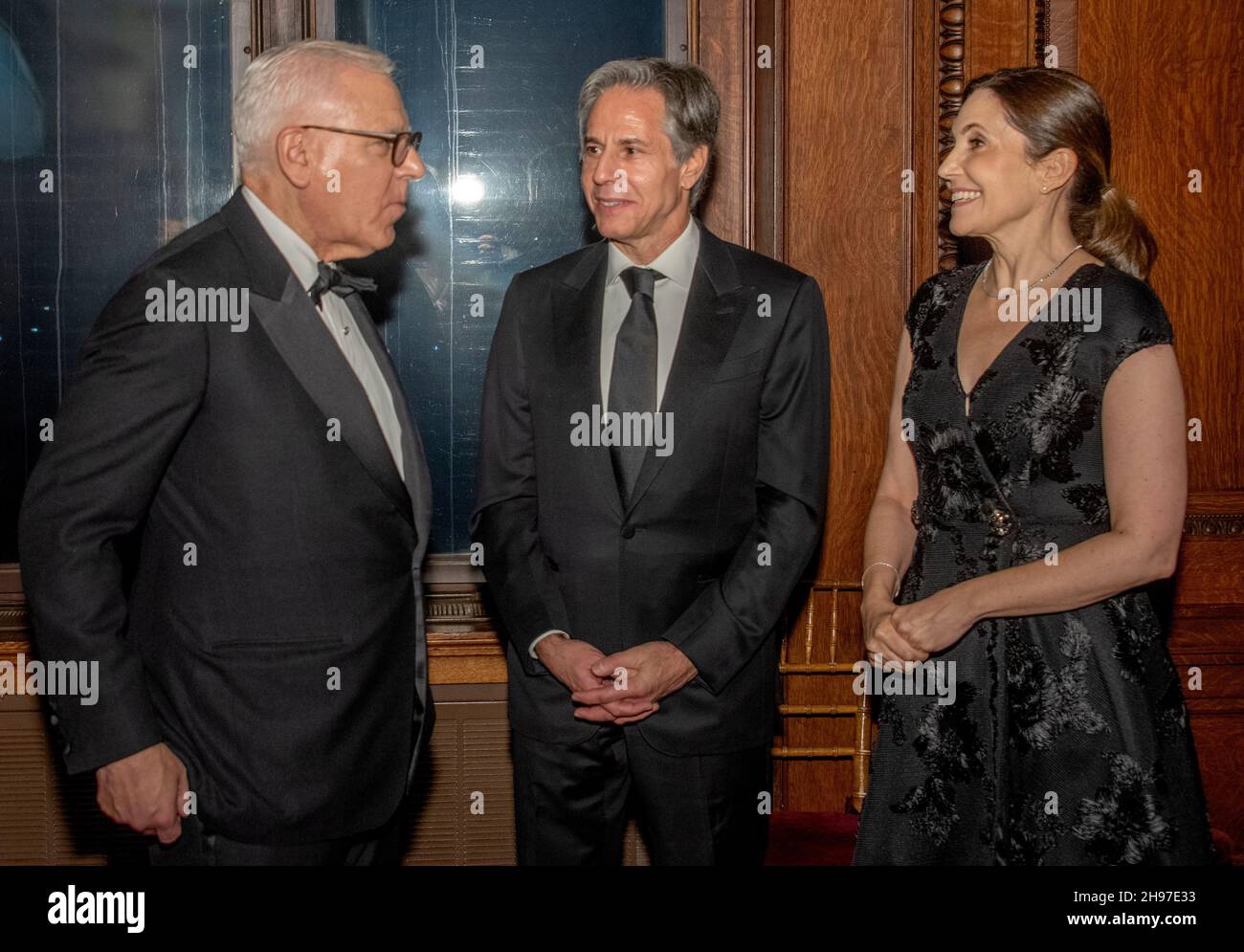 Washington, United States Of America. 04th Dec, 2021. David M. Rubenstein, chairman of the Kennedy Center for the Performing Arts, left, speaks with United States Secretary of State Antony Blinken, center and Blinken's wife, Evan Ryan following the Medallion Ceremony at the Library of Congress in Washington, DC on Saturday, December 4, 2021.Credit: Ron Sachs/Pool/Sipa USA Credit: Sipa USA/Alamy Live News Stock Photo