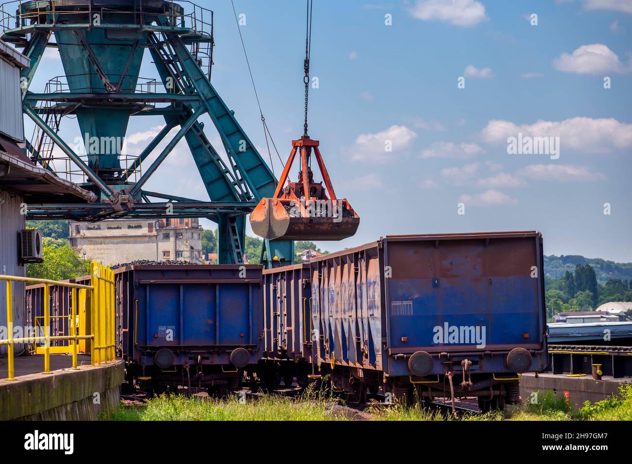 Unloading coal from barge to train wagon Stock Photo Alamy