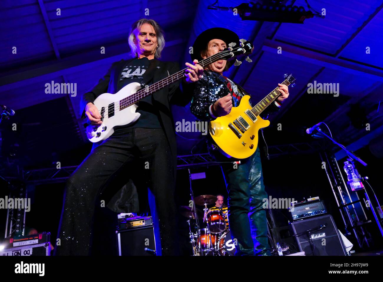 Southampton, UK. 04th Dec, 2021. Guitarists and vocalists John Berry and Dave Hill with British glam rock band Slade, named most successful British group of the 1970s by the British Hit Singles & Albums, based on sales of singles, including Merry Xmas Everybody perform at the Engine Rooms Southampton. Credit: SOPA Images Limited/Alamy Live News Stock Photo