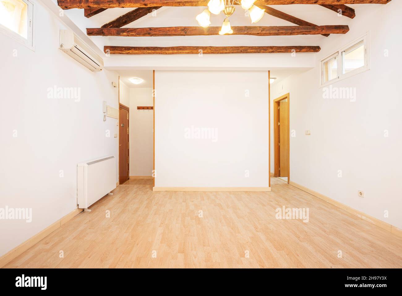 Curated visual reference: Exposed Wooden Ceiling Beams Hi Res Stock Photography And Images Photo Inspiration