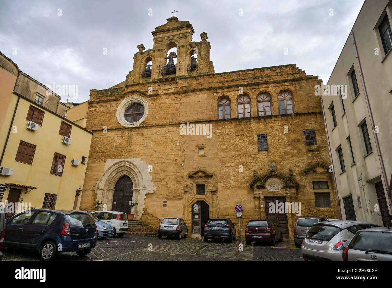 Außenansicht, Portal, Zisterzienserkloster 'Monache cistercensi santo spirito', Agrigent, Sizilien, Italien Stock Photo