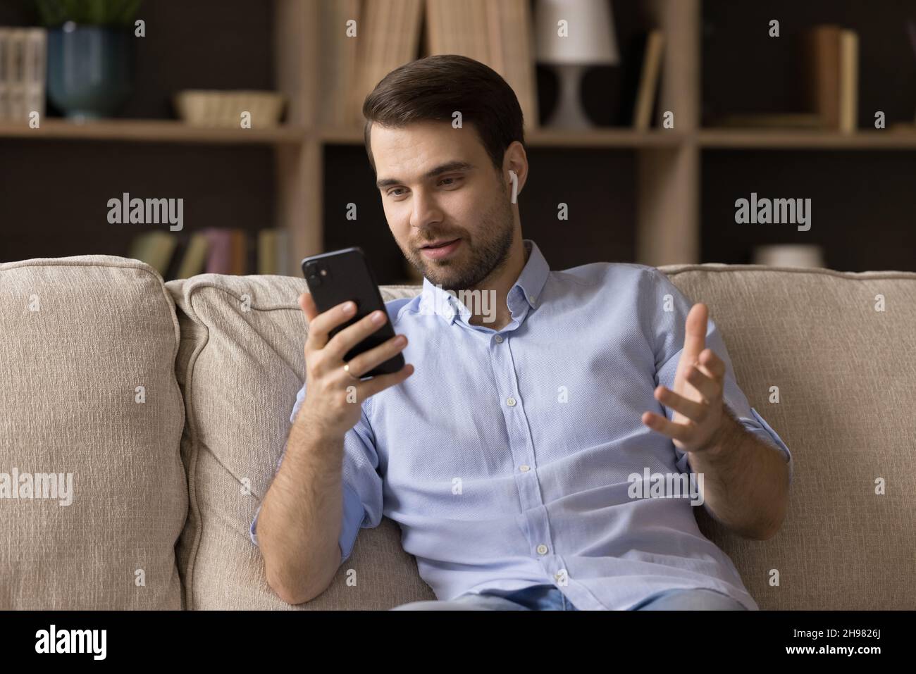 Man using cell telephone hi-res stock photography and images - Alamy