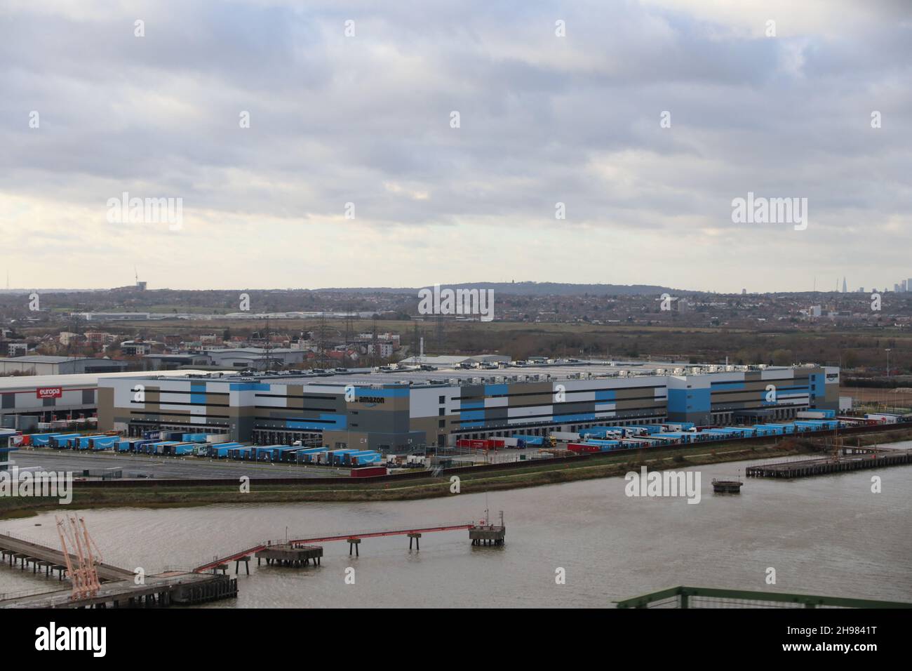 VIEW OF AMAZON DARTFORD WAREHOUSE COMPLEX LCY3 IN DARTFORD,KENT,UK
