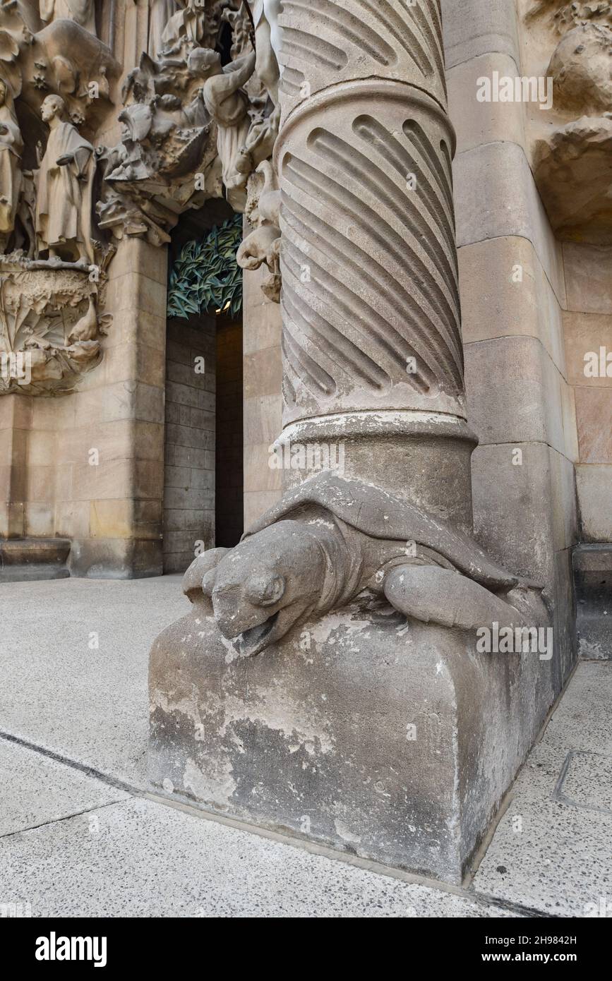 Barcelona, Spain - 22 Nov, 2021: Carved turtle at the base of a column supporting the facade of the Sagrada Familia, Barcelona, Catalonia, Spain Stock Photo