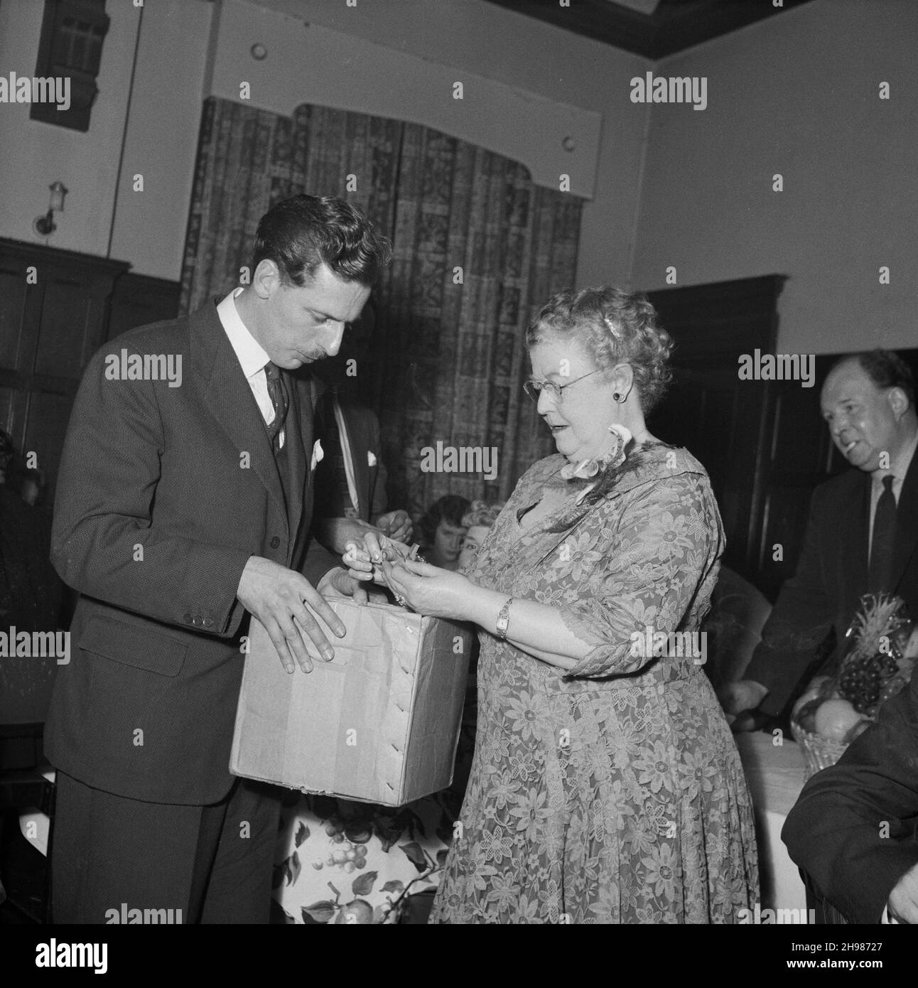 Edgware, Barnet, London, 06/03/1959. Two people at a party taking part in a lucky dip raffle. This party was laid on for retiring director W M Johnson with staff from Laing's P&amp;T depot in attendance. Stock Photo