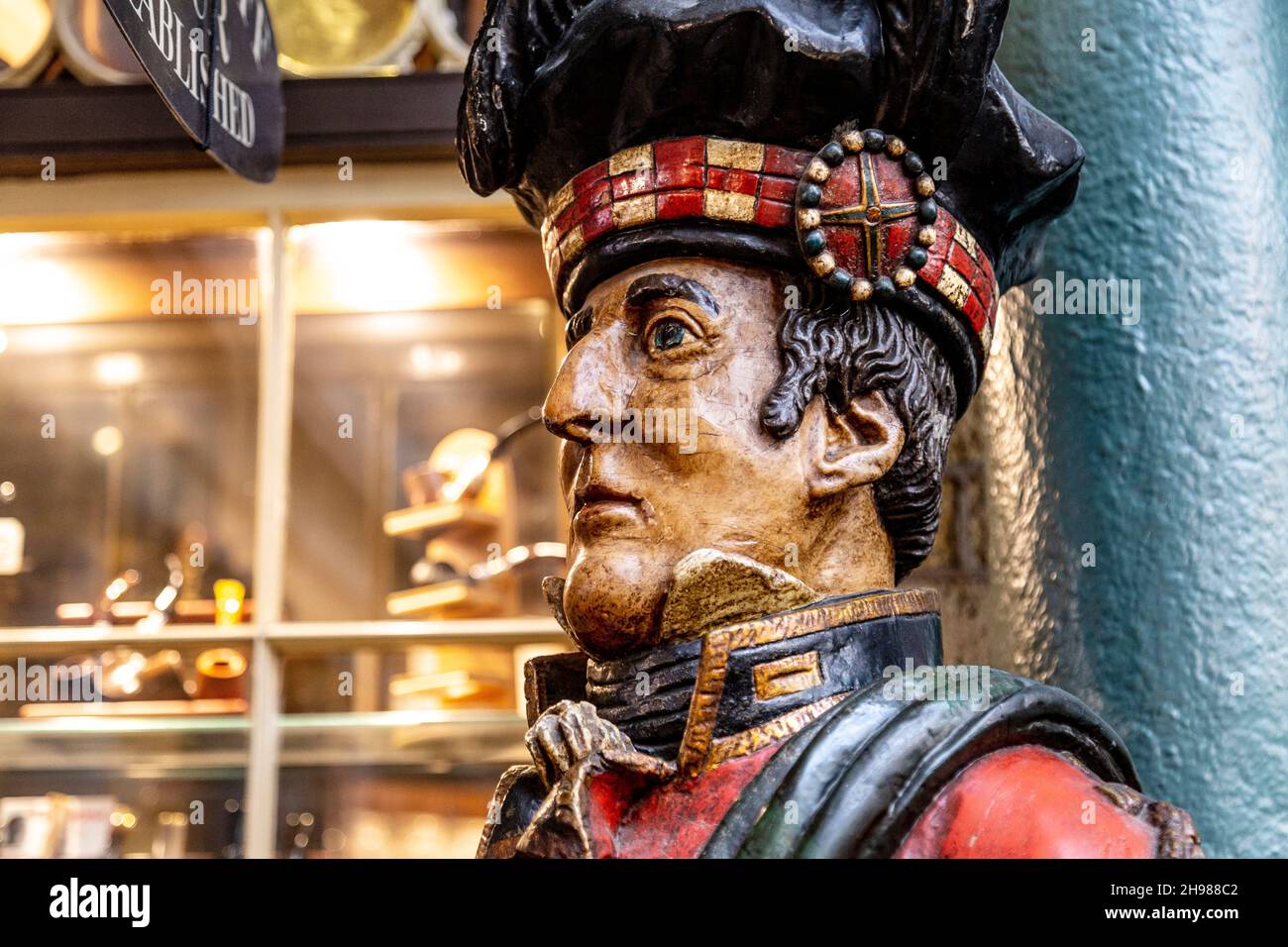 Wooden statue of a highlander holding snuff outside Mullins & Westley tobacco and cigarette shop in Covent Garden Market, London, UK Stock Photo