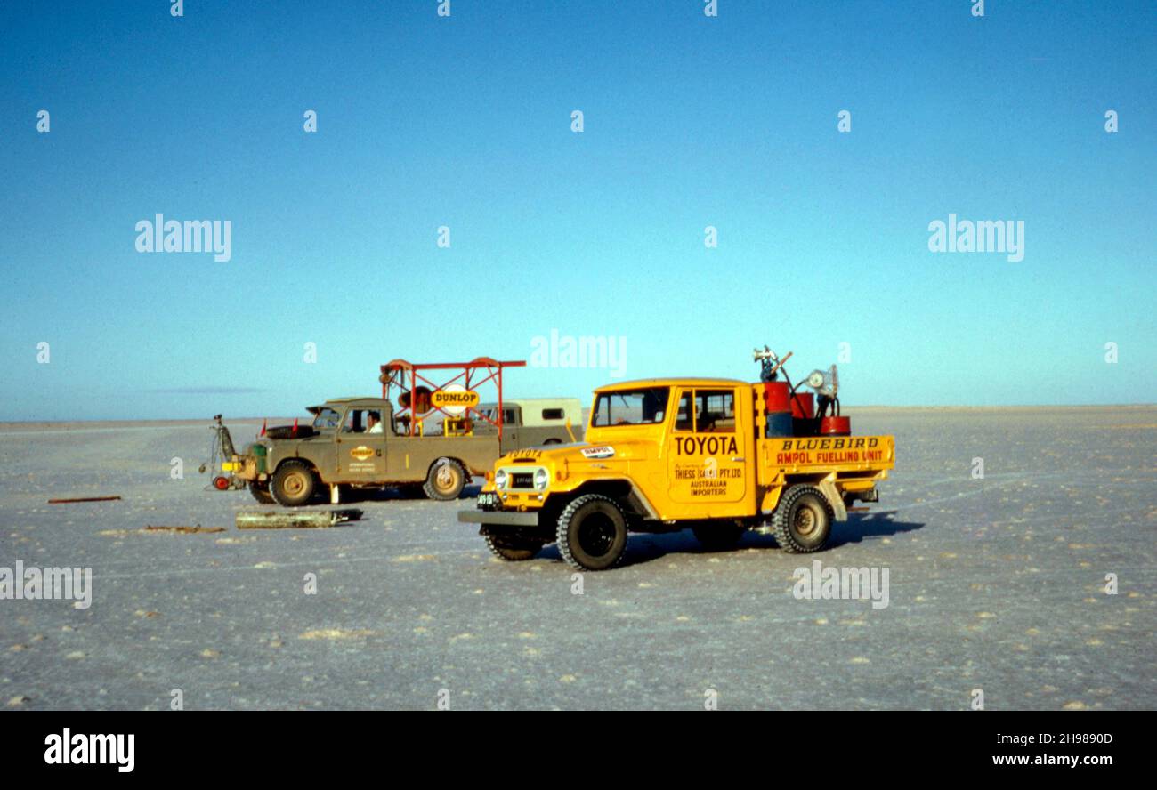 Toyota and Land Rover support vehicles, Bluebird CN7 World Land Speed ...