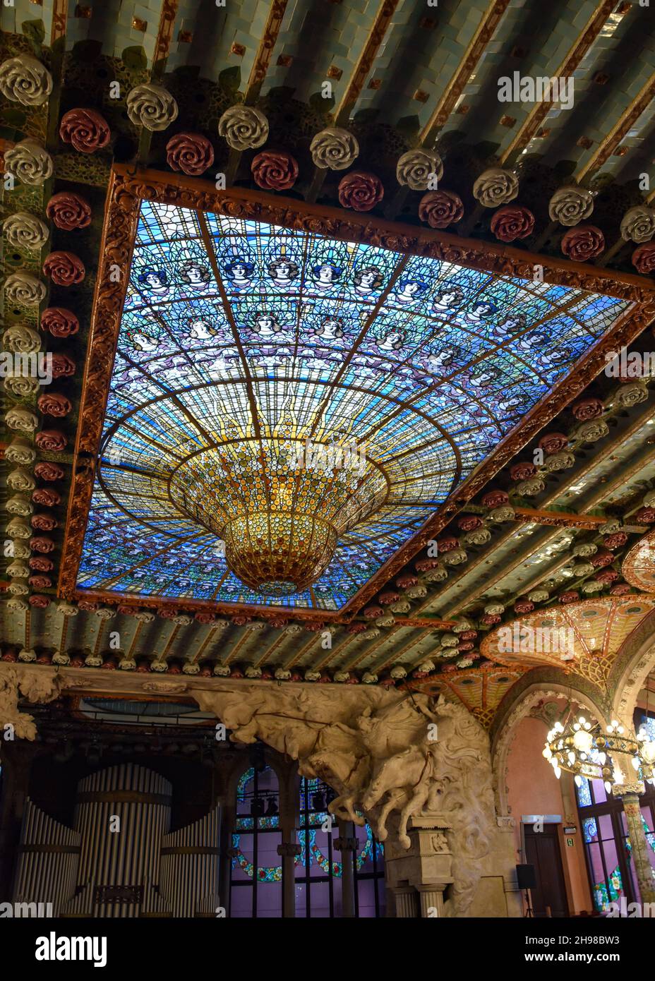 Barcelona Spain 23 Nov 2021 Stained glass Dome Ceiling Palau De La barcelona-spain-23-nov-2021-stained-glass-dome-ceiling-palau-de-la