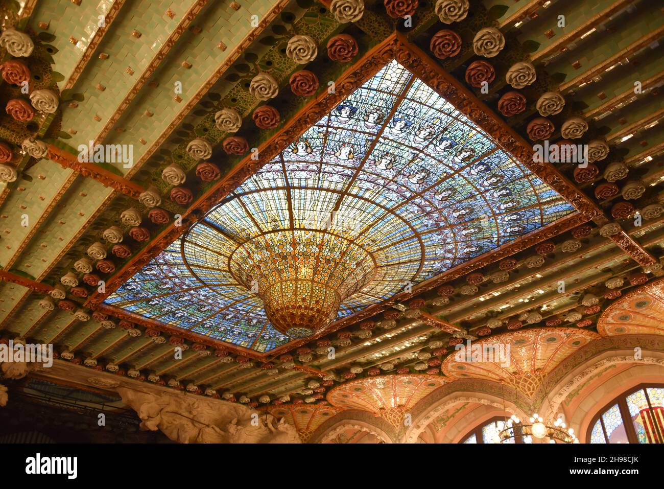 Barcelona Spain 23 Nov 2021 Stained glass Dome Ceiling Palau De La barcelona-spain-23-nov-2021-stained-glass-dome-ceiling-palau-de-la