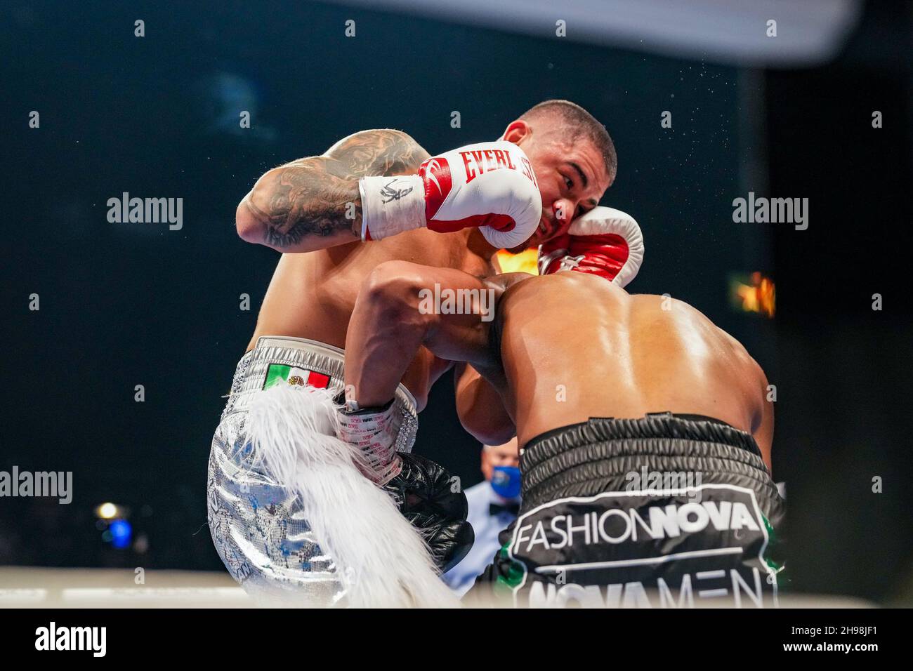 December 4, 2021, Las Vegas, LAS VEGAS, NV, United States: LAS VEGAS, NV - DECEMBER 4: (L-R) Joseph ''Jojo'' Diaz Jr battles Devin Haney during their WBC lightweight title fight at the MGM Grand Garden Arena on December 4, 2021 in Las Vegas, United States. (Credit Image: © Louis Grasse/PX Imagens via ZUMA Press Wire) Stock Photo