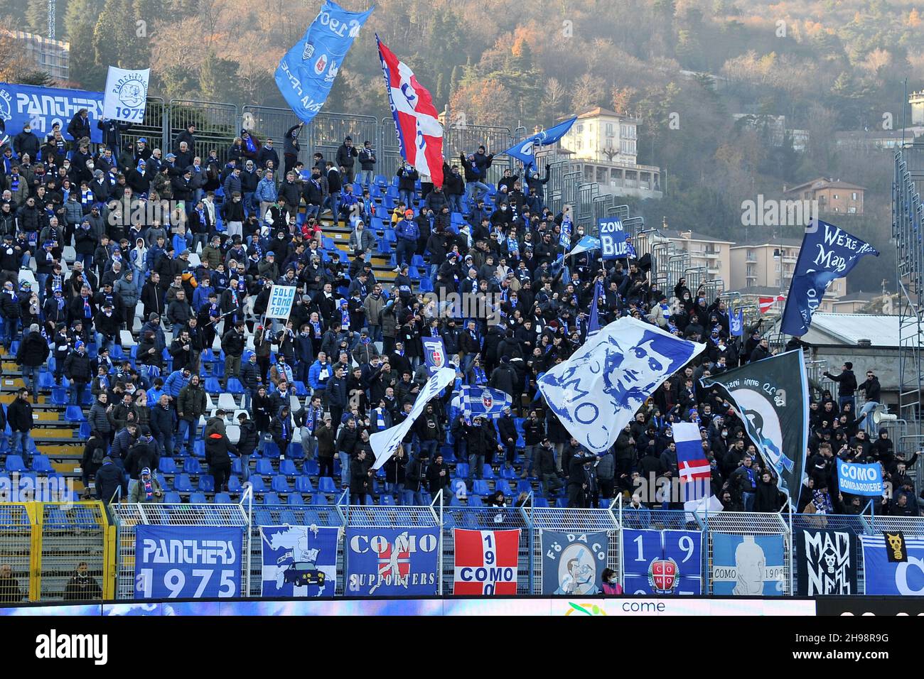 Como, Italy. 04th Dec, 2021. Fans of Como during Como 1907 vs AC Pisa,  Italian soccer Serie B match in Como, Italy, December 04 2021 Credit:  Independent Photo Agency/Alamy Live News Stock Photo - Alamy