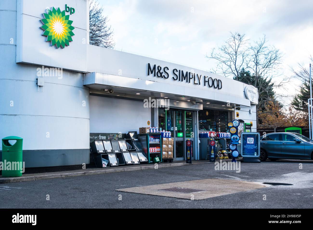 M&S Simply food at BP fuel station Stock Photo