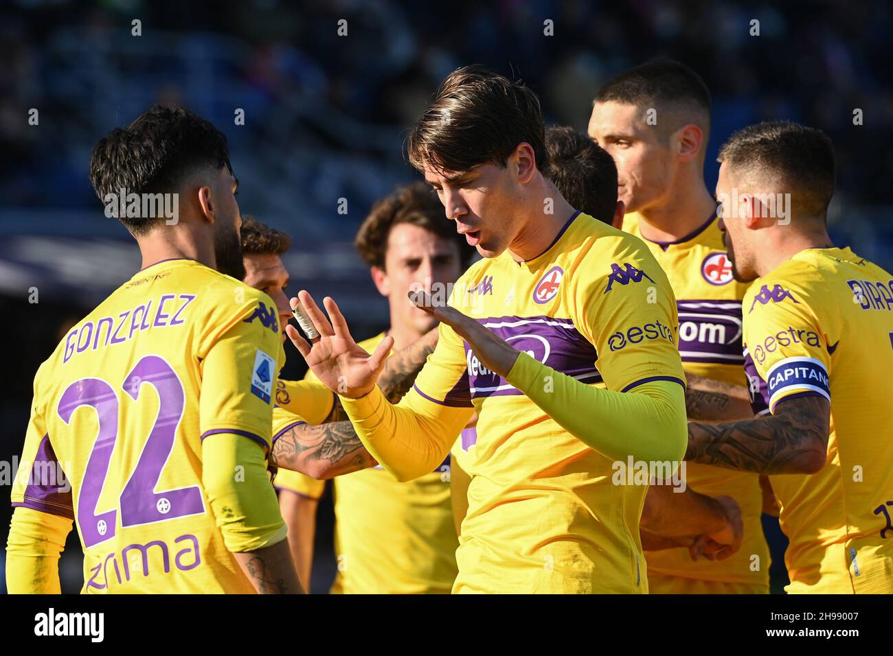 the player of acf fiorentina dusan vlahovic in contrast the player