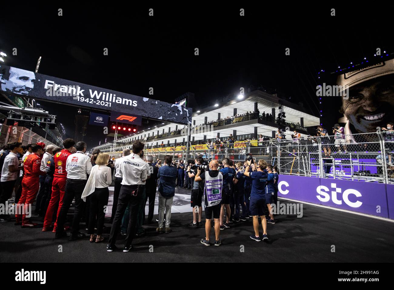 Jeddah, Saudi Arabia. 05th Dec, 2021. The Williams Racing team and the ...