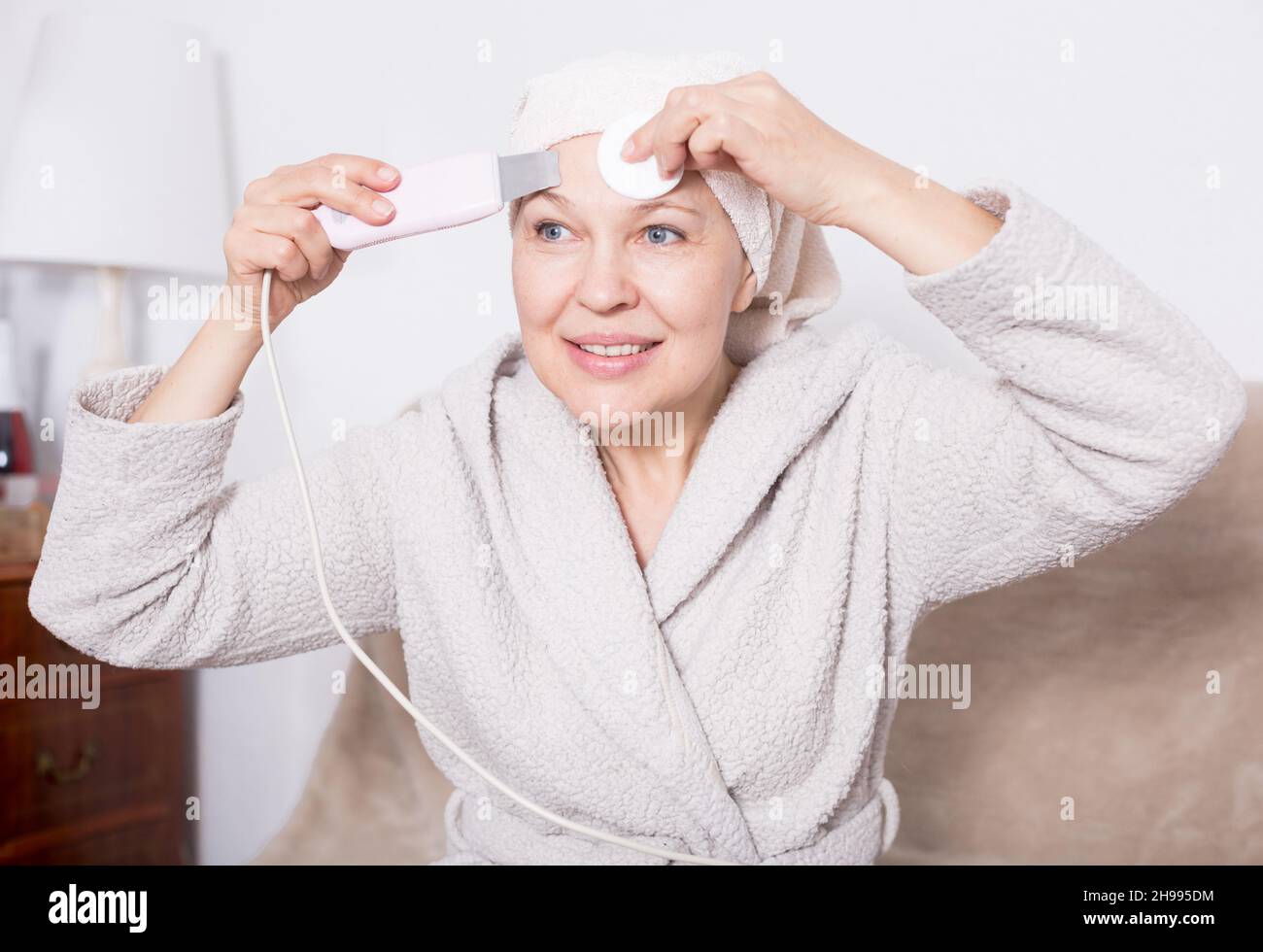 Ultrasonic devices hi-res stock photography and images - Alamy