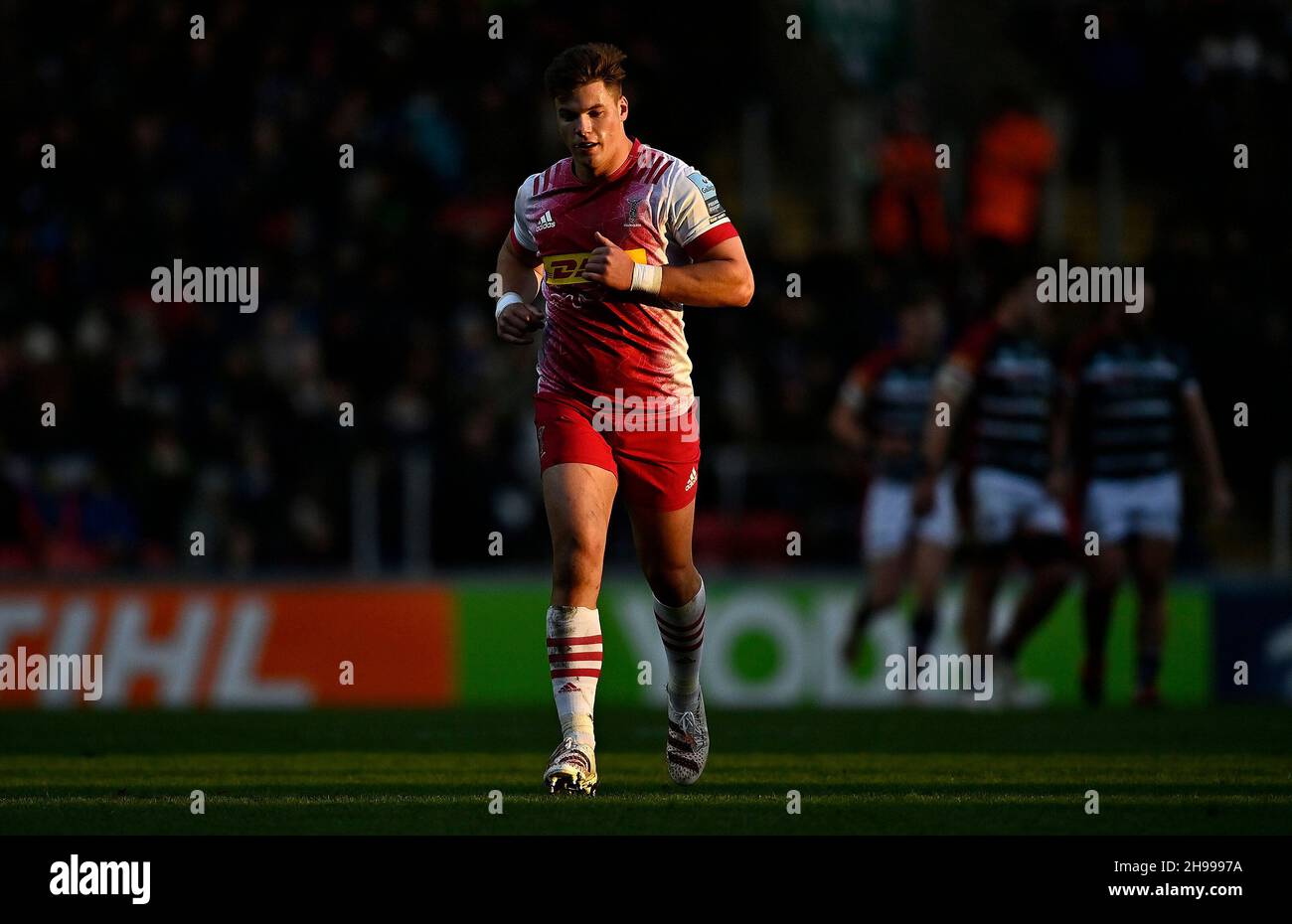 Leicester, United Kingdom. 05th Dec, 2021. Premiership Rugby. Leicester Tigers V Harlequins. Mattioli Woods Welford Road Stadium. Leicester. Huw Jones (Harlequins) in the late evening sun. Credit: Sport In Pictures/Alamy Live News Stock Photo