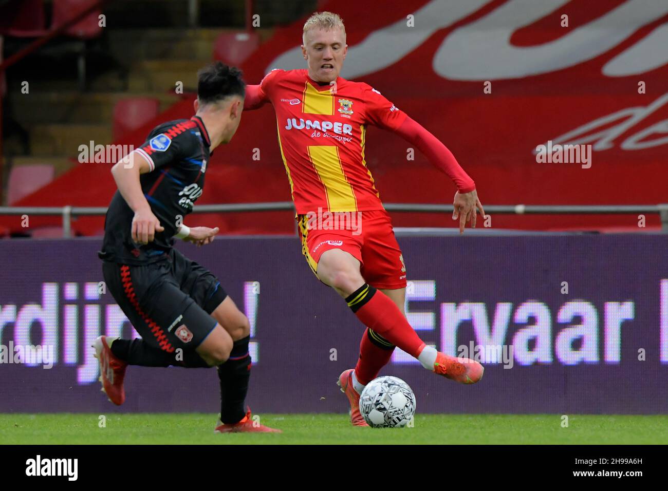 Mees Hilgers Berpotensi Absen di Laga FC Twente vs Go Ahead
