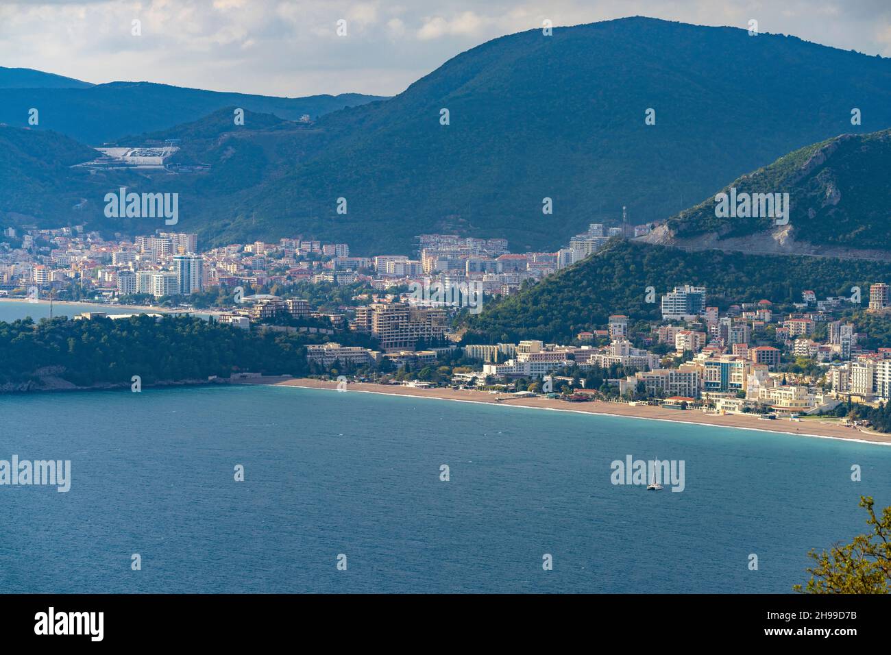 Blick auf Strand und Küste von Becici und Budva, Montenegro, Europa  |  View over coast and beach in Becici and Budva, Montenegro, Europe Stock Photo