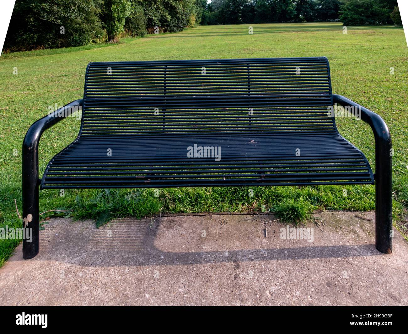 Metal Park bench in Greenlands Park, Dinnington, South Yorkshire Stock Photo