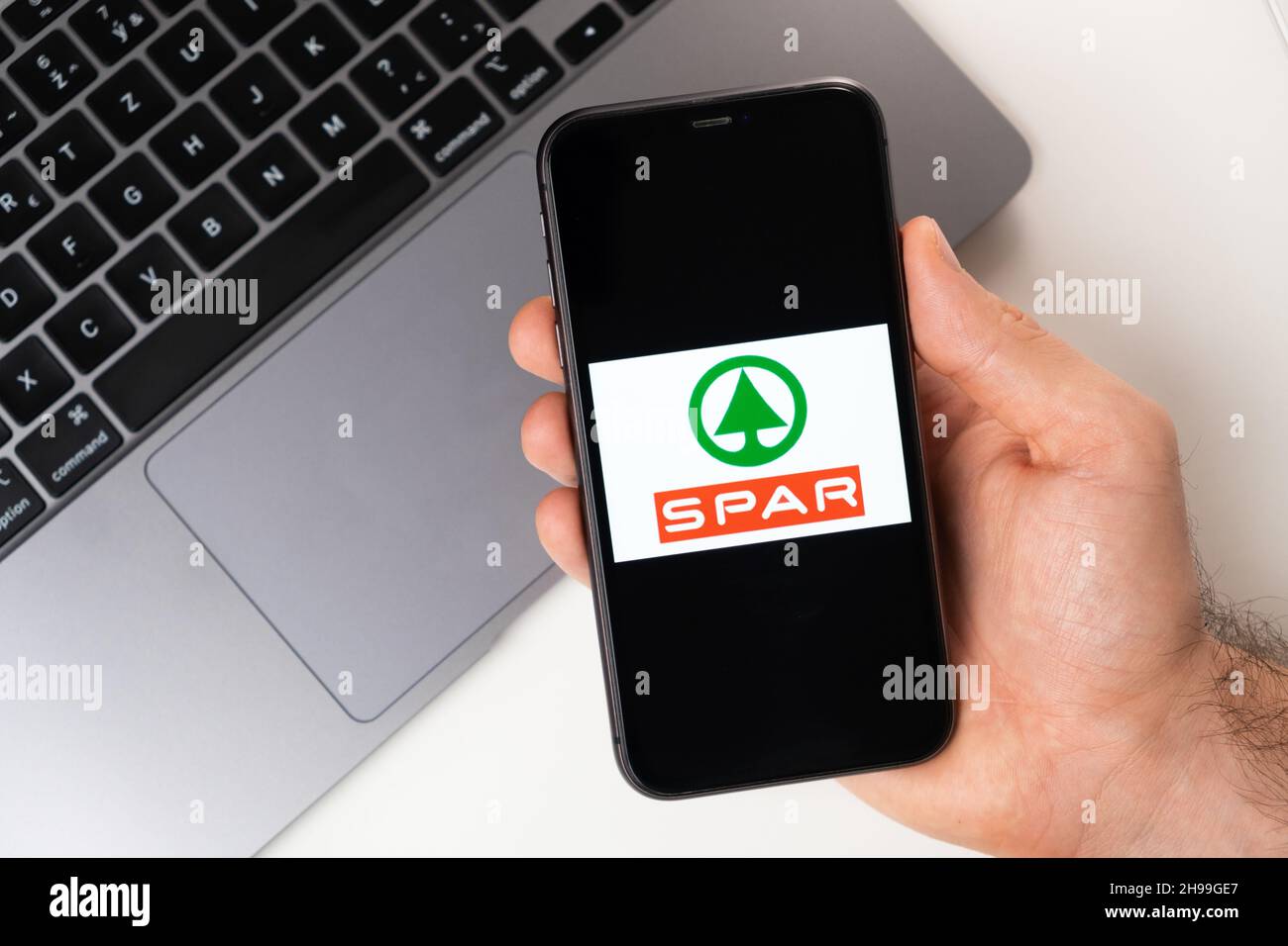 Spar mobile application of grocery chains. A mobile app for paying and ordering products and goods online. Buying groceries online November 2021, San Francisco, USA Stock Photo
