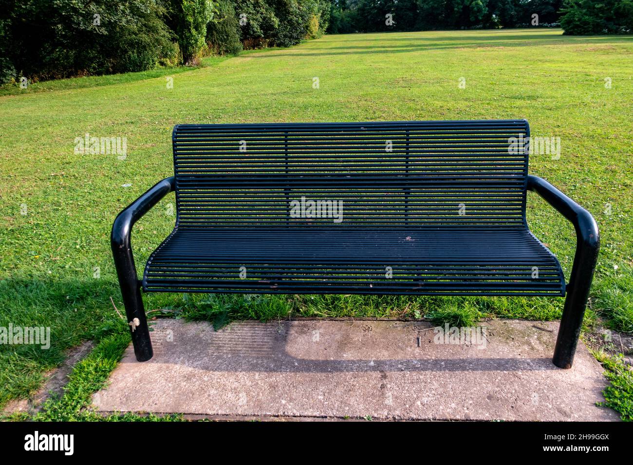 Metal Park bench in Greenlands Park, Dinnington, South Yorkshire Stock Photo
