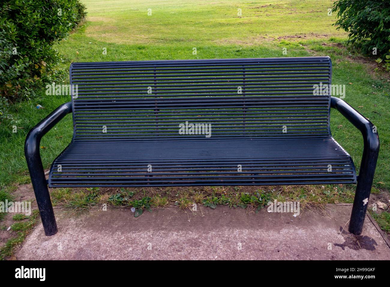Metal Park bench in Greenlands Park, Dinnington, South Yorkshire Stock Photo