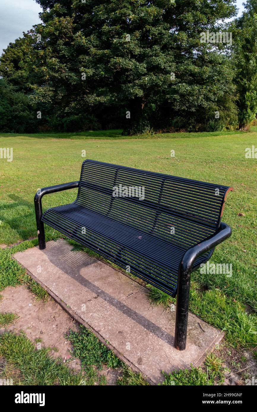 Metal Park bench in Greenlands Park, Dinnington, South Yorkshire Stock Photo