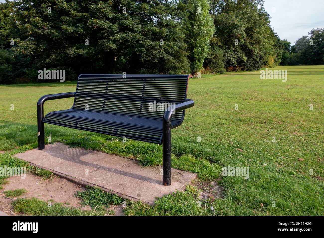 Metal Park bench in Greenlands Park, Dinnington, South Yorkshire Stock Photo