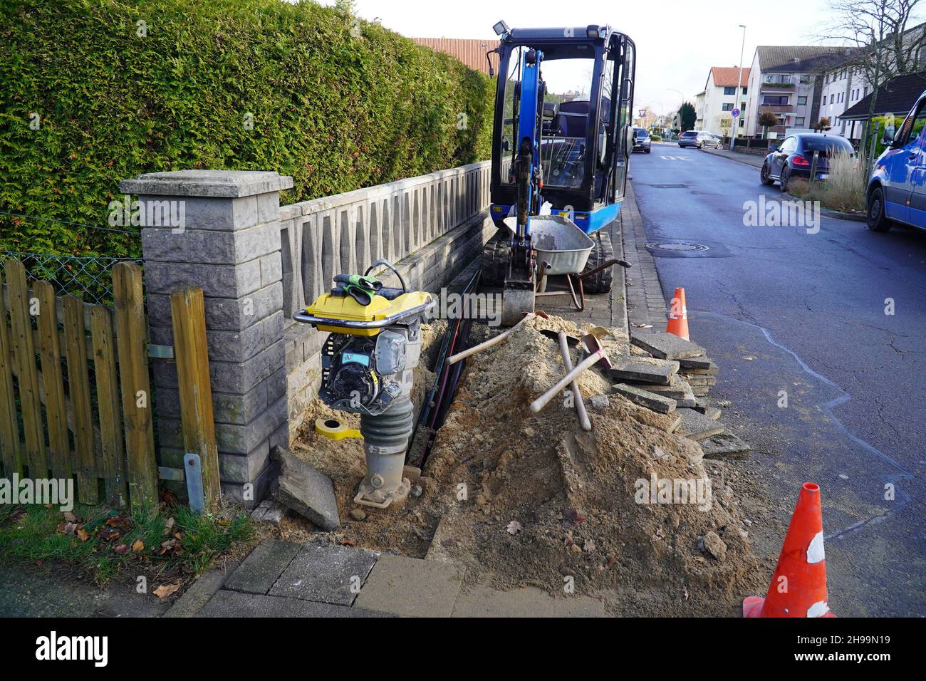 Fiber optic cable laying in the ground, buried cable for faster internet, Garbsen Berenbostel, Lower Saxony, Germany Stock Photo